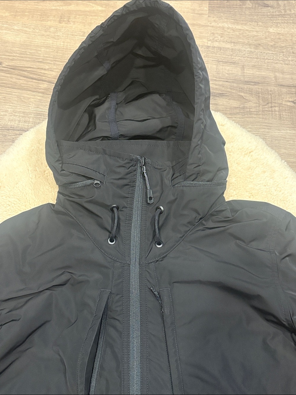 Mountain Hardwear Urbanite Parka, rain jacket, black, women’s medium - Picture 7 of 16